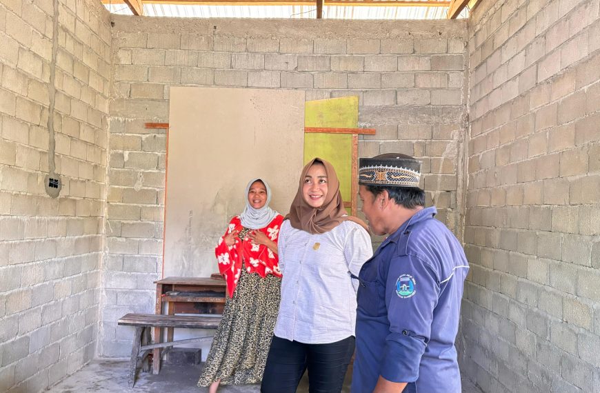 Rakhmatiyah Deu Kawal Program BSPS di Tilongkabila dan Berikan Bantuan Tambahan untuk Pembangunan Rumah